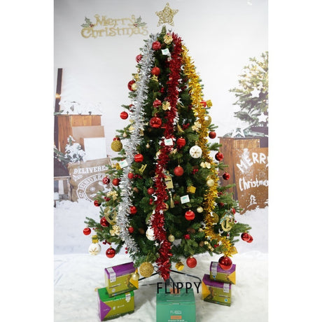 Set brad artificial de Craciun si elemente decorative, decorat cu conuri pin rosii, inaltime 210 cm, diametru 137 cm, 1172 ramuri, Flippy, verde, suport metalic inclus - vivimall.ro