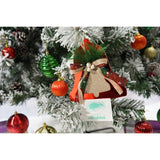 Set brad artificial de Craciun si elemente decorative, nins, decorat cu conuri pin, pentru interior/exterior, inaltime 210 cm, diametru 131 cm, 630 ramuri, Flippy, alb/verde, suport metalic inclus - vivimall.ro