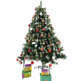 Set brad artificial de Craciun si elemente decorative, nins, decorat cu conuri pin, pentru interior/exterior, inaltime 210 cm, diametru 147 cm, 1150 ramuri, Flippy, verde, suport metalic inclus - vivimall.ro