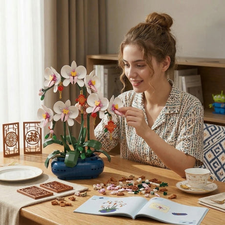 Set de Constructie Flippy, Orhidee in Vaza, 587 piese, 6+ ani, Planta Artificiala, Decor Floral Elegant, Idee de Cadou pentru Femei, Cadou pentru Iubita si Pasionatii de Jocuri de Constructie Creativa - vivimall.ro