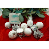 12 darabos karácsonyi díszkészlet, gömb alakú, fehér/, polisztirol, csillámos bevonattal, doboz 4 cm mélység x 20 cm magasság x 12 cm hosszú)