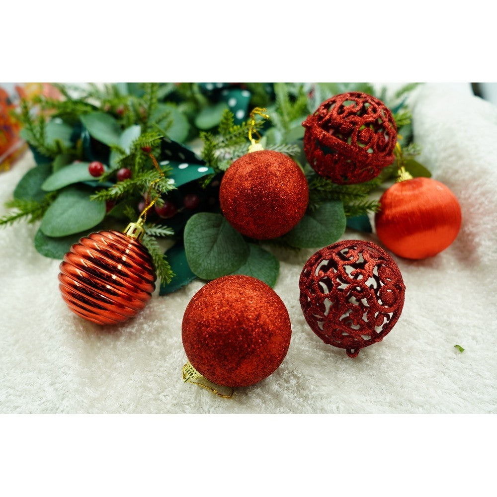 12 darabos karácsonyi díszkészlet, gömb alakú, polisztirolból készült, csillámos bevonattal, doboz méretei: 6 cm mélység x 23 cm hosszúság x 18 cm magasság