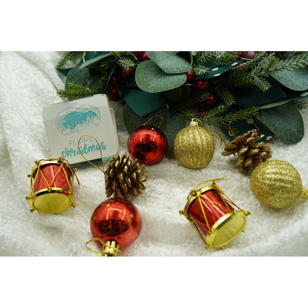 20 darabos karácsonyi díszkészlet, gömb alakú, polisztirolból készült, csillámos bevonattal, doboz méretei: 4 cm mélység x 20 cm hosszúság x 16 cm magasság