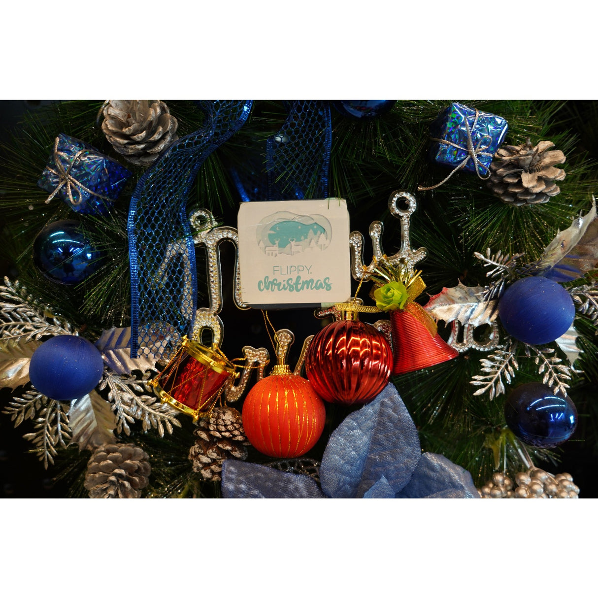 Set de 24 ornamente de brad, Vivimall, de tip Glob, Rosu/ Maro, din polistiren, cu finisaj sclipitor , cutie  5  cm adancime x 29  cm lungime x 19  cm inaltime - vivimall.ro