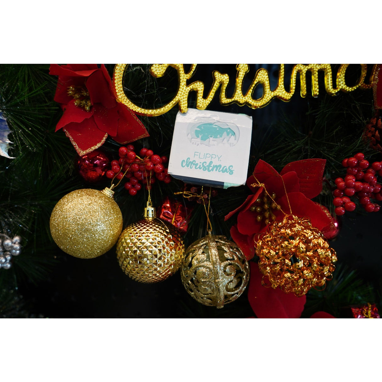 Set de 28 ornamente de brad, Vivimall, de tip Glob, Cupru/ Auriu, din polistiren, cu finisaj sclipitor , cutie  18  cm adancime x 22  cm inaltime x 18  cm lungime) - vivimall.ro