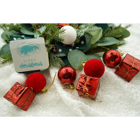 35 darabos karácsonyi díszkészlet, gömb alakú, / piros, polisztirol, csillámos bevonattal, doboz 11 cm mélység x 19 cm magasság x 11 cm hosszú)