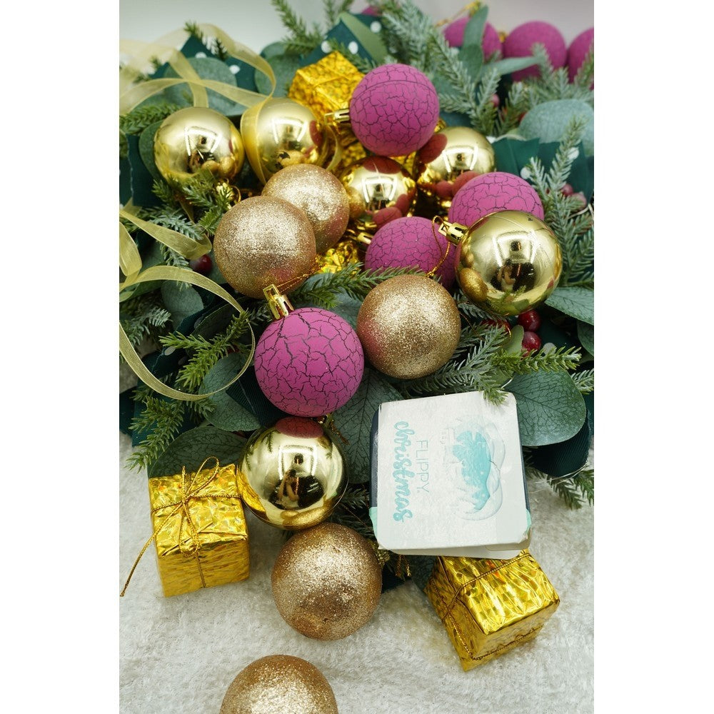 35 darabos karácsonyi díszkészlet, gömb alakú, / lila, polisztirol, csillámos bevonattal, doboz 14 cm mélység x 23 cm magasság x 14 cm hosszú)