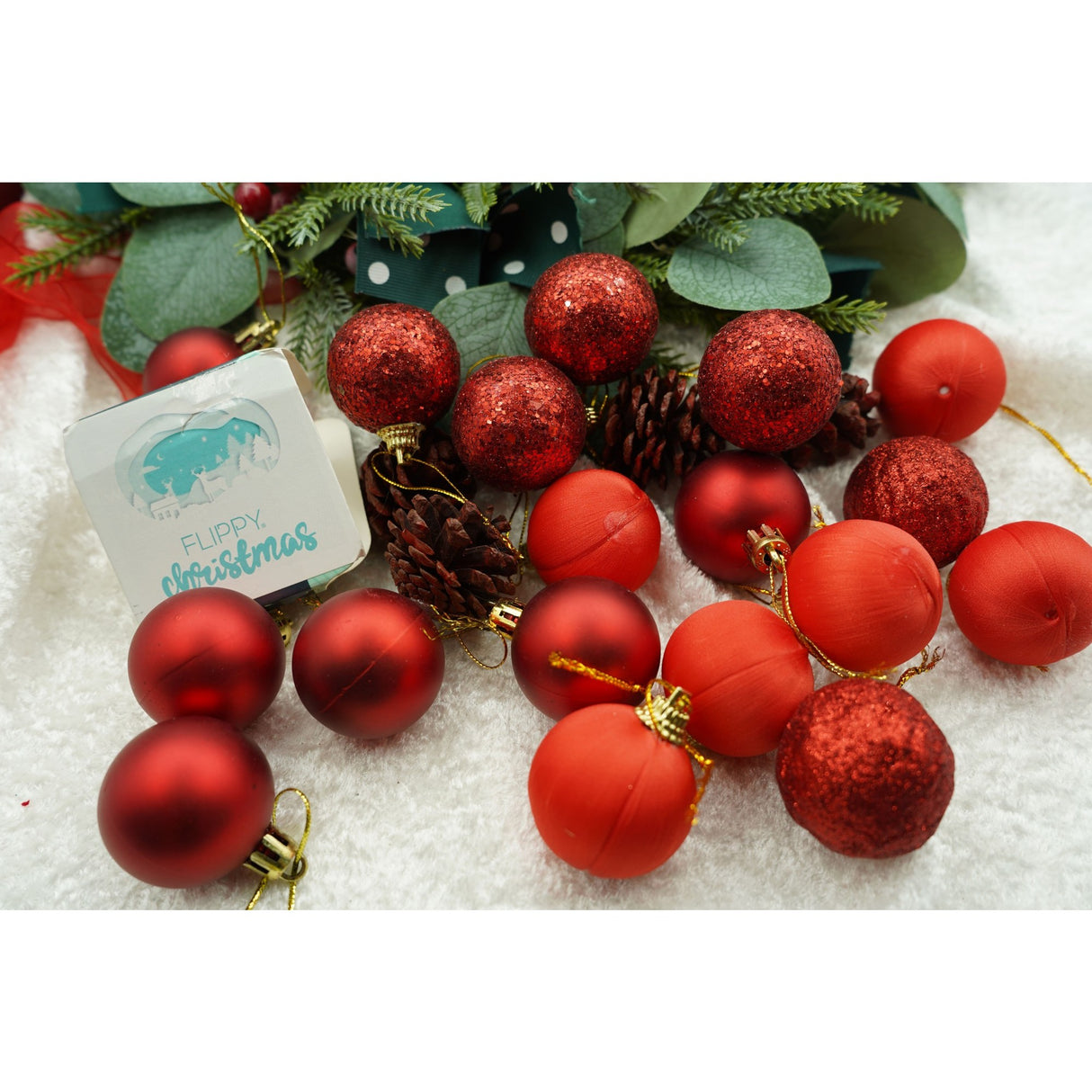 Set de 35 ornamente de brad, Vivimall, de tip Glob, Rosu, din polistiren, cu finisaj sclipitor , cutie  11  cm adancime x 19  cm inaltime x 11  cm lungime) - vivimall.ro