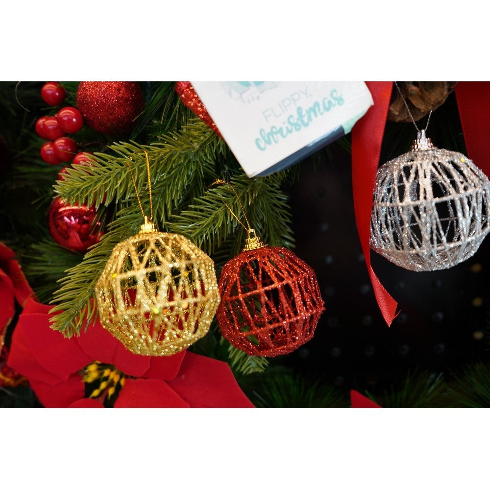 6 db-os karácsonyi díszkészlet, gömb alakú, 6 cm átmérőjű, fém, fényes felülettel, doboz méretei: 6 cm mélység x 34 cm hosszúság x 6 cm magasság