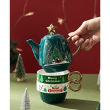 Set de Ceai, Flippy, Tema Craciun, Ceainic 450 ml, 2 x Cani 250 ml, din Ceramica, Model Brad de Craciun, Alb/Verde - vivimall.ro