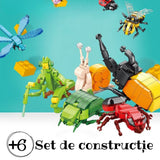 Comparație dimensiune model Furnica de Foc Flippy 11x7x7 cm față de mâna copilului
