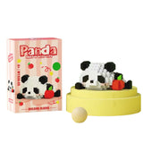 Set de construcție Flippy Panda cu Măr, 148 piese din plastic ABS roșu, vedere frontală ansamblu complet