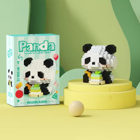 Model 3D asamblat Flippy Panda cu Tort, dimensiuni 7,8 x 4,1 x 11,3 cm, albastru pastel