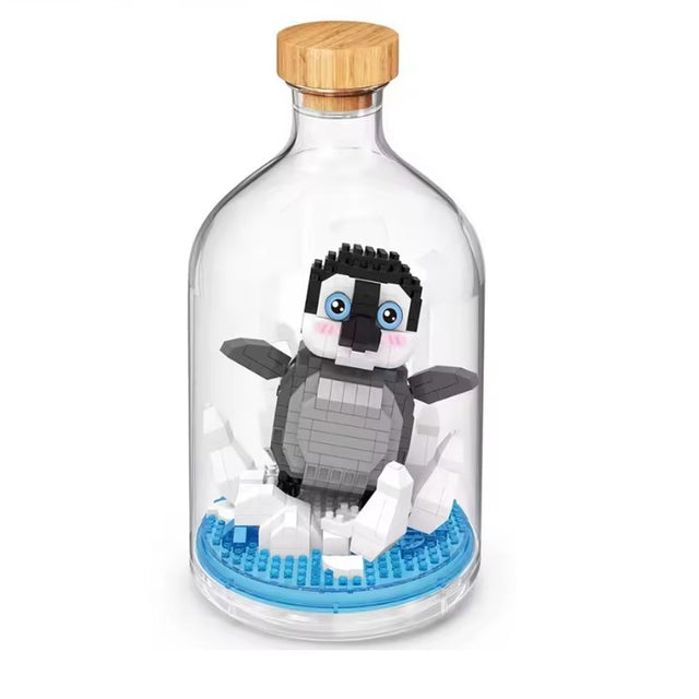 Set de construit în sticlă Flippy Pinguin, 553 piese din plastic multicolor, vedere frontală produs asamblat
