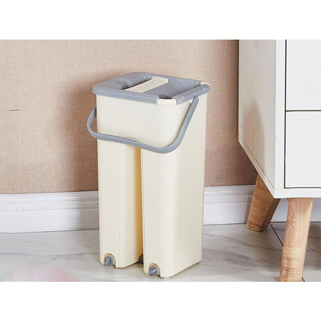 Set de curatenie Vivimall, mop si galeata, galeata 6 l, 2 rezerve microfibra incluse, design modern, pentru interior, material plastic, peri sintetici, plat, cu storcere, bej - vivimall.ro