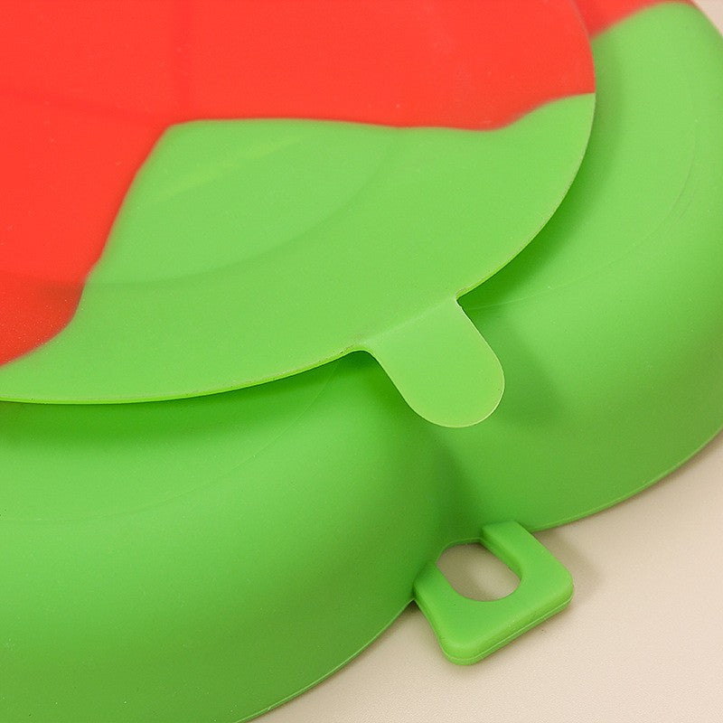 Set diversificare bebelusi Vivimall, din silicon, 19 x 18 cm, 1 farfurie compartimentata in forma de capsuna, lingurita si furculita, pai, perie pai, fara alergeni, ventuza fixare,  forma creativa,  rosu - vivimall.ro