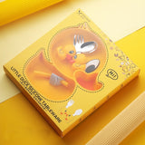 Set diversificare bebelusi Vivimall, din silicon, 20 x 17.5 cm, 1 farfurie compartimentata in forma de rata, lingurita si furculita, pai, perie pai, fara alergeni, ventuza fixare,  forma creativa,  galben - vivimall.ro