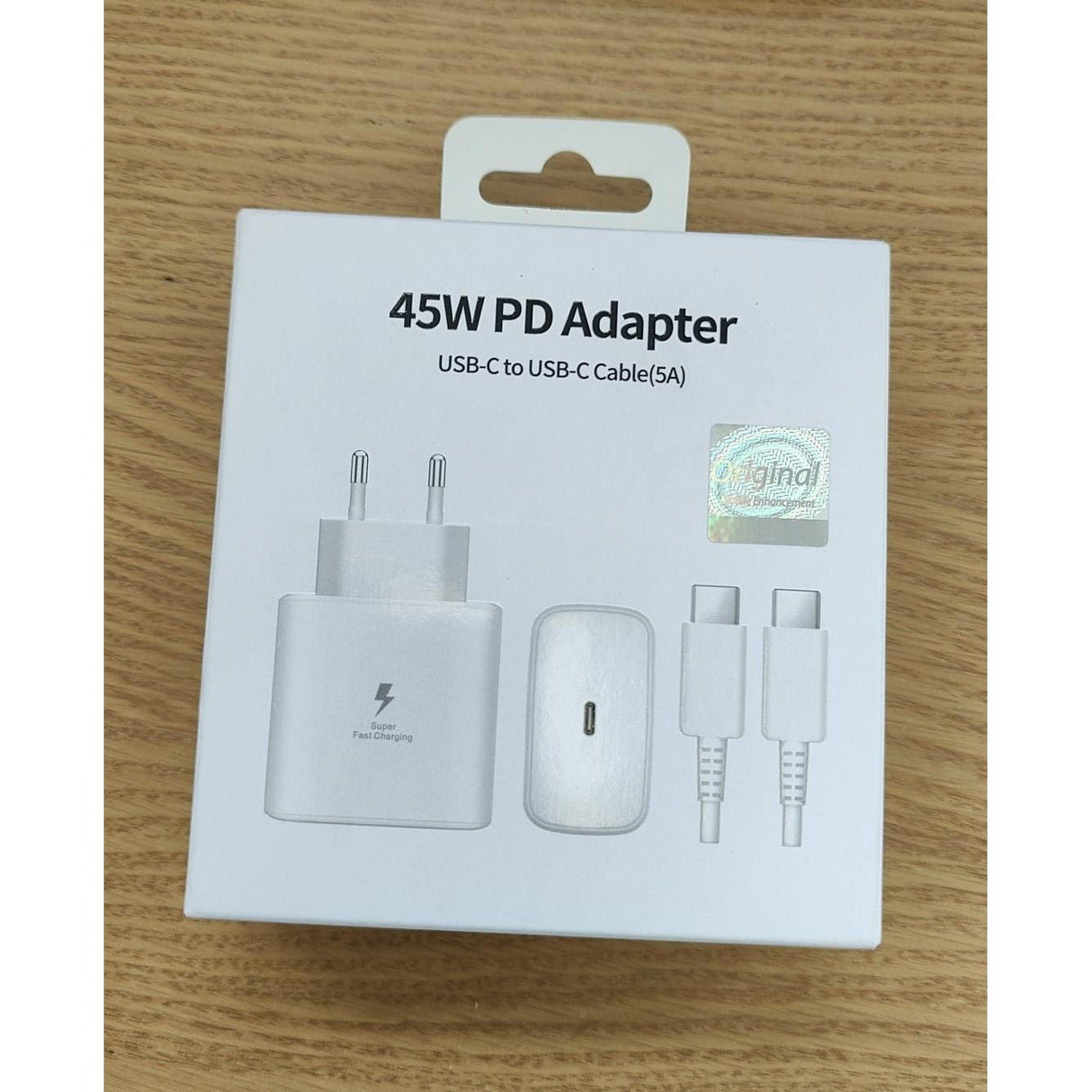 Adaptor Fast Charge 45W PD 3.0 alb, port USB Type-C, vedere laterală compactă