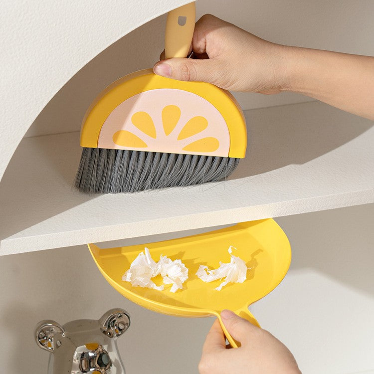 Set Mini Matura si Faras, Vivimall, LITTLE CLEANER, Uz Casnic, pentru Birou, Bucatarie, Casa, Model Lamaie, 23 x 18 cm Galben-Portocaliu - vivimall.ro