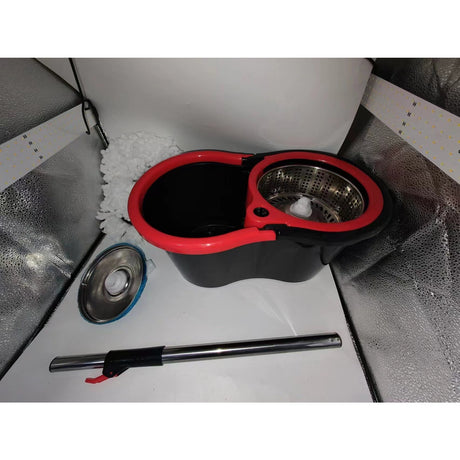 Set mop rotativ cu galeata Vivimall, material plastic si microfibra, rezistent, cu dop scurgere, vas detasabil, pentru interior, capacitate 8 l, negru/rosu, Resigilat - vivimall.ro