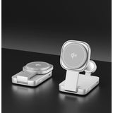 Incarcator wireless iPhone MagSafe Vivimall in utilizare pe birou, design minimalist alb ivory