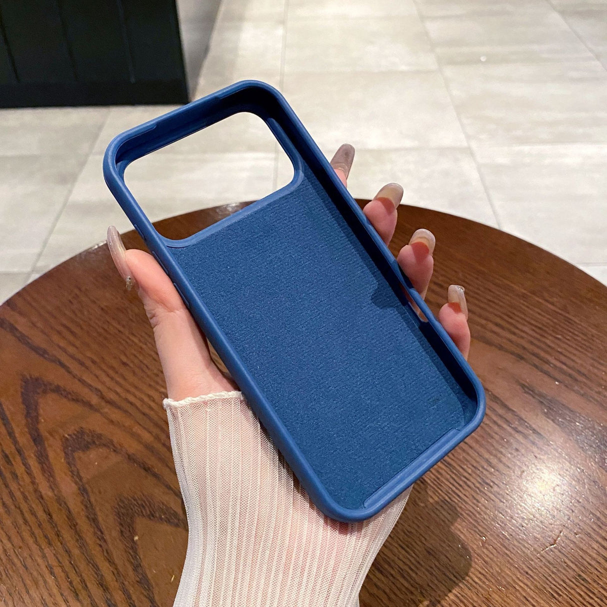 Husa din Silicon pentru iPhone 17 Pro Max, Flippy, cu Ventuze, Rezistenta la Socuri, Gri