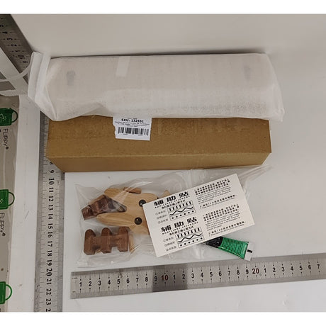 Suport pentru Chei, Vivimall, din Lemn, Aplicare fara Perforare, Adeziv Inclus, 5 Carlige Albe, Model Iepure, Greutate Suportata 5 kg, 13.5 x 22 cm, Maro - vivimall.ro