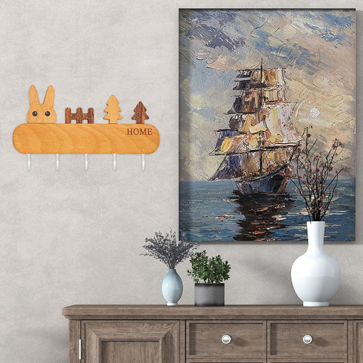 Suport pentru Chei, Vivimall, din Lemn, Aplicare fara Perforare, Adeziv Inclus, 5 Carlige Albe, Model Iepure, Greutate Suportata 5 kg, 13.5 x 22 cm, Maro - vivimall.ro