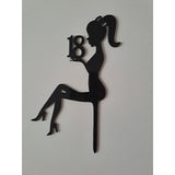 Decoratiune Topper pentru Tort, Vivimall, Model Fata 18 Ani, Dimensiuni 16x11.5 cm, Tematica Majorat, Negru - vivimall.ro