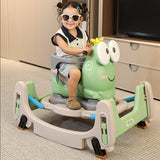 Copil pe mașinuța balansor Cal Scooter verde, utilizare interior, model Vivimall 1-3 ani