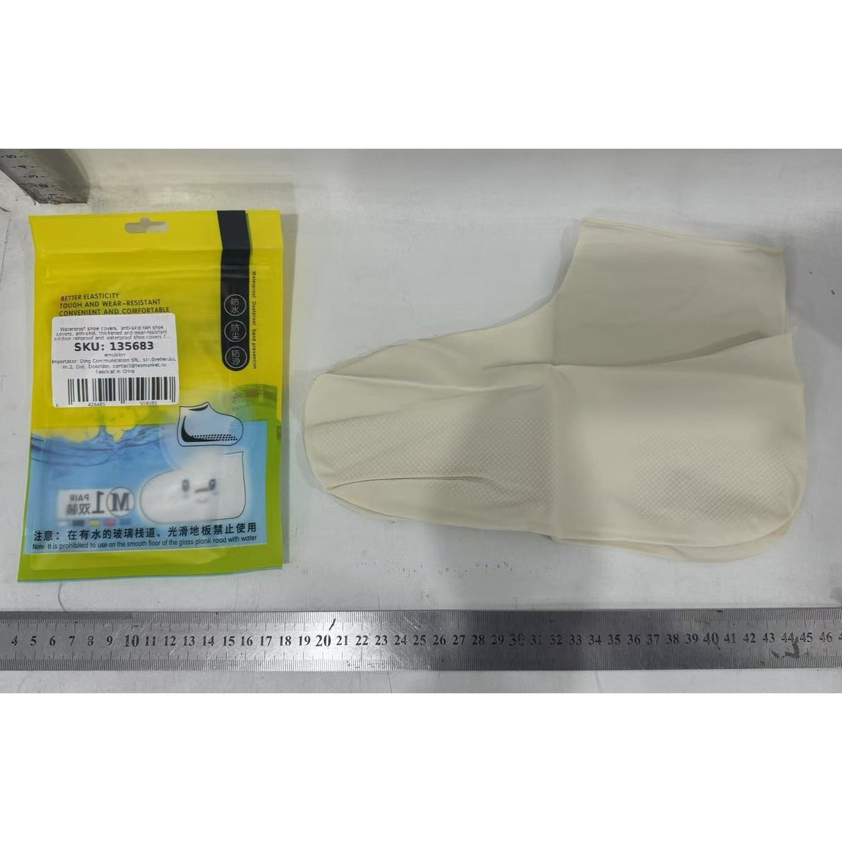 Set două huse încălțăminte Vivimall albe, latex elastic ecologic, marime M 34-40, vedere lifestyle