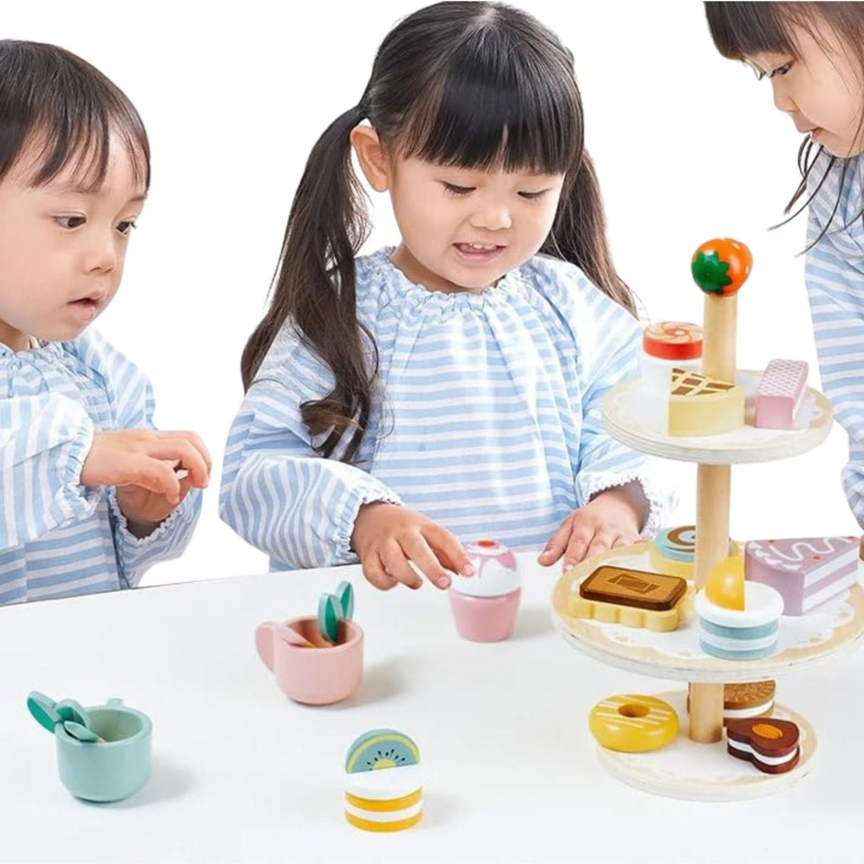 Jucărie lemn Montessori Flippy etajeră deserturi, vedere de ansamblu cu toate piesele incluse în set