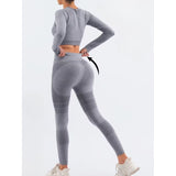 Top scurt cu mânecă lungă din set costum sport gri Vivimall, detaliu material nailon-spandex