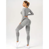 Detaliu material elastic și respirabil costum sport gri Vivimall, textură nailon-spandex