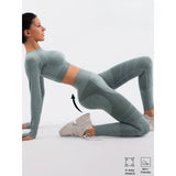 Top scurt cu mânecă lungă din nailon și spandex, costum yoga verde mentă Vivimall, detaliu față
